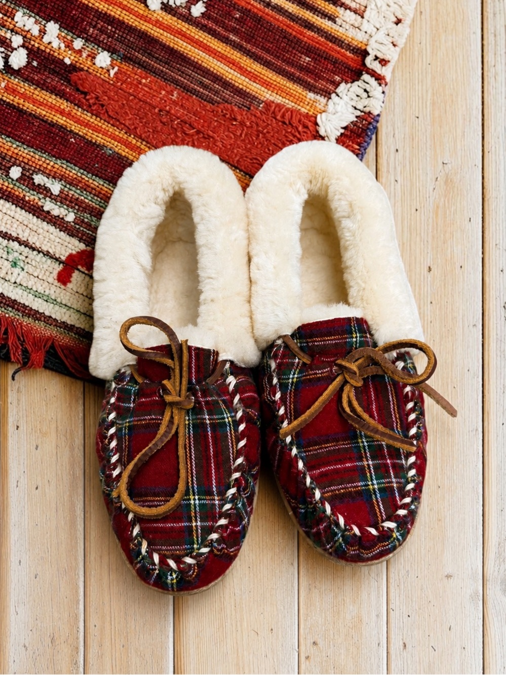 NEW L.L.Bean Wicked Good Moccasin Slippers. Red Plaid Shearling Lined Women's